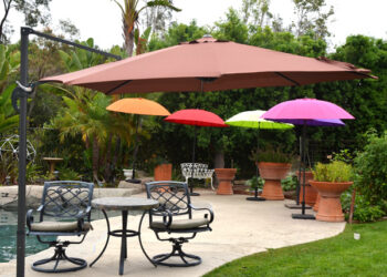 Có nên sử dụng dù che nắng tại sân vườn